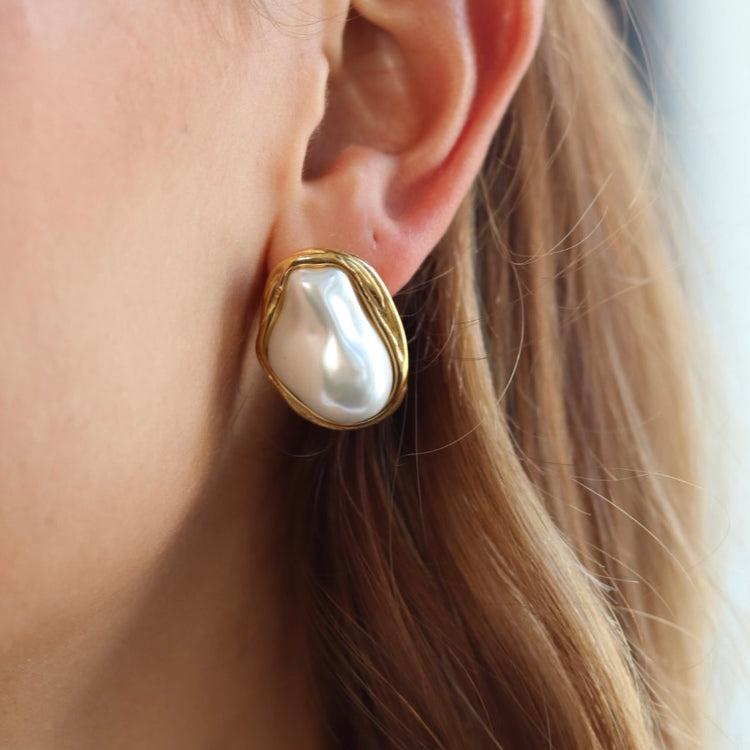 Liv Bella Vita Velvet Martini Olive Earrings