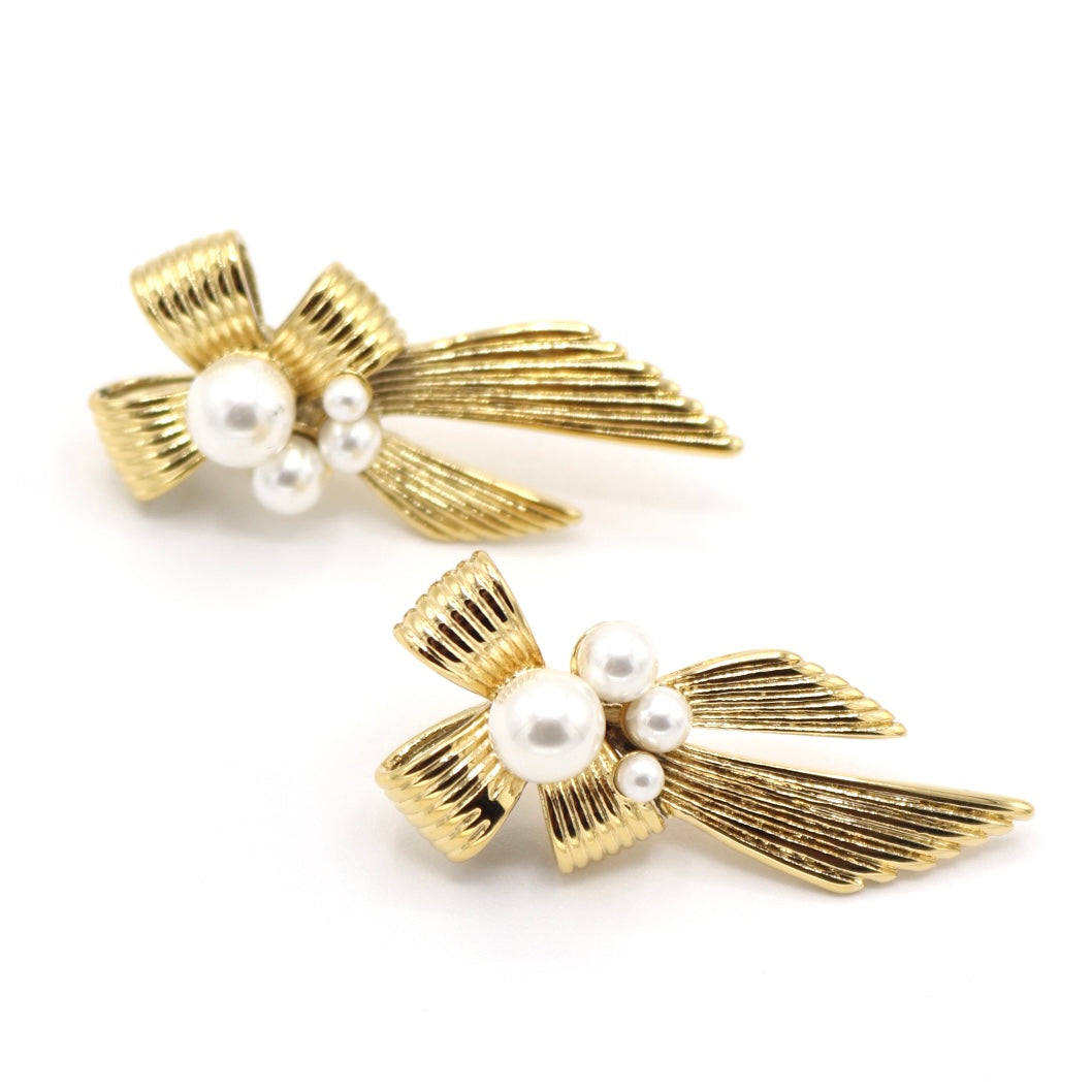 Everly Pearl Bow Earrings
