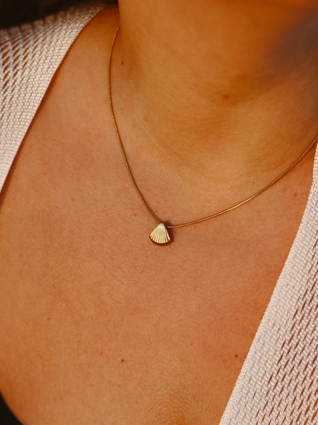 Geneva Dainty Shell Necklace – Liv Bella Vita
