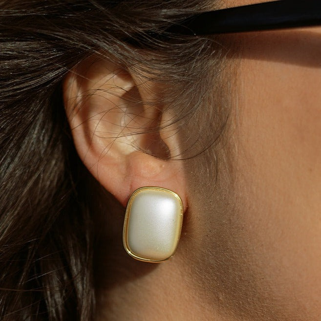Maris Pearl Stud Earrings
